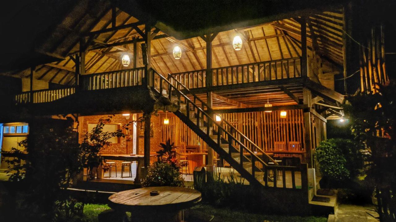 Peraja Bungalows Loyok Sangyang 외부 사진