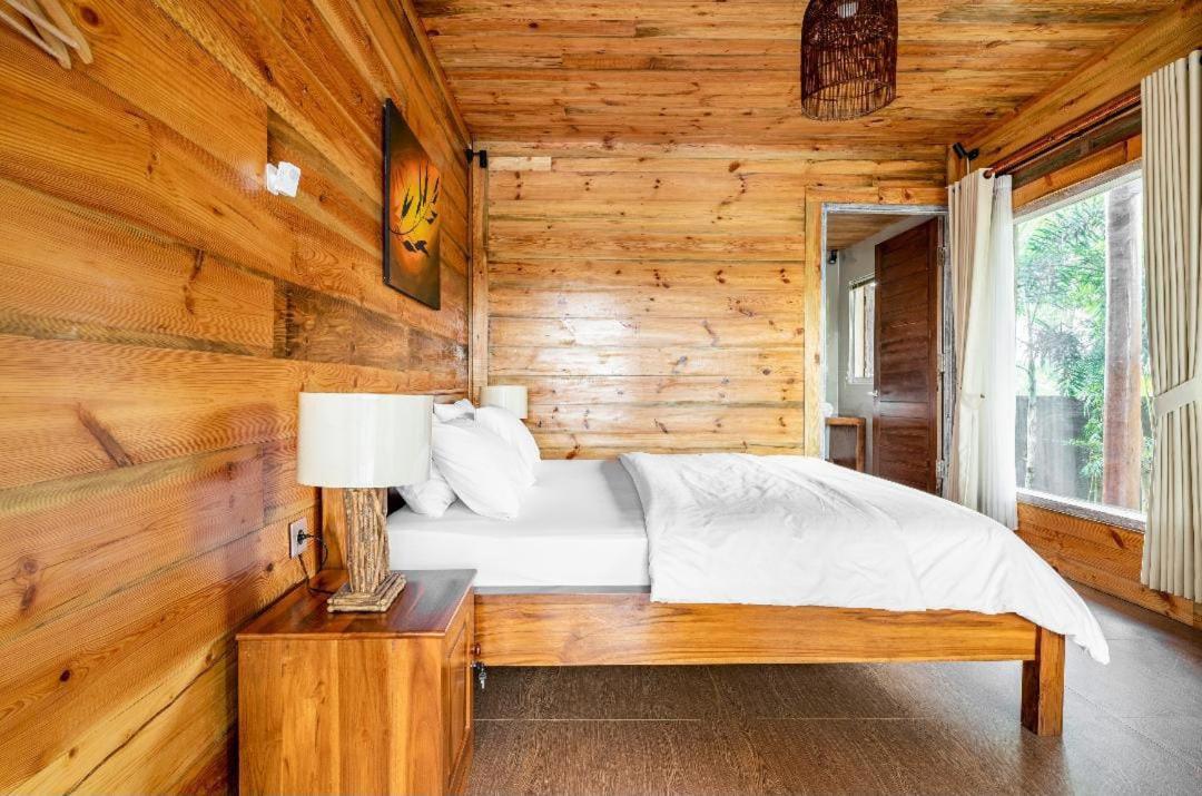 Peraja Bungalows Loyok Sangyang 외부 사진