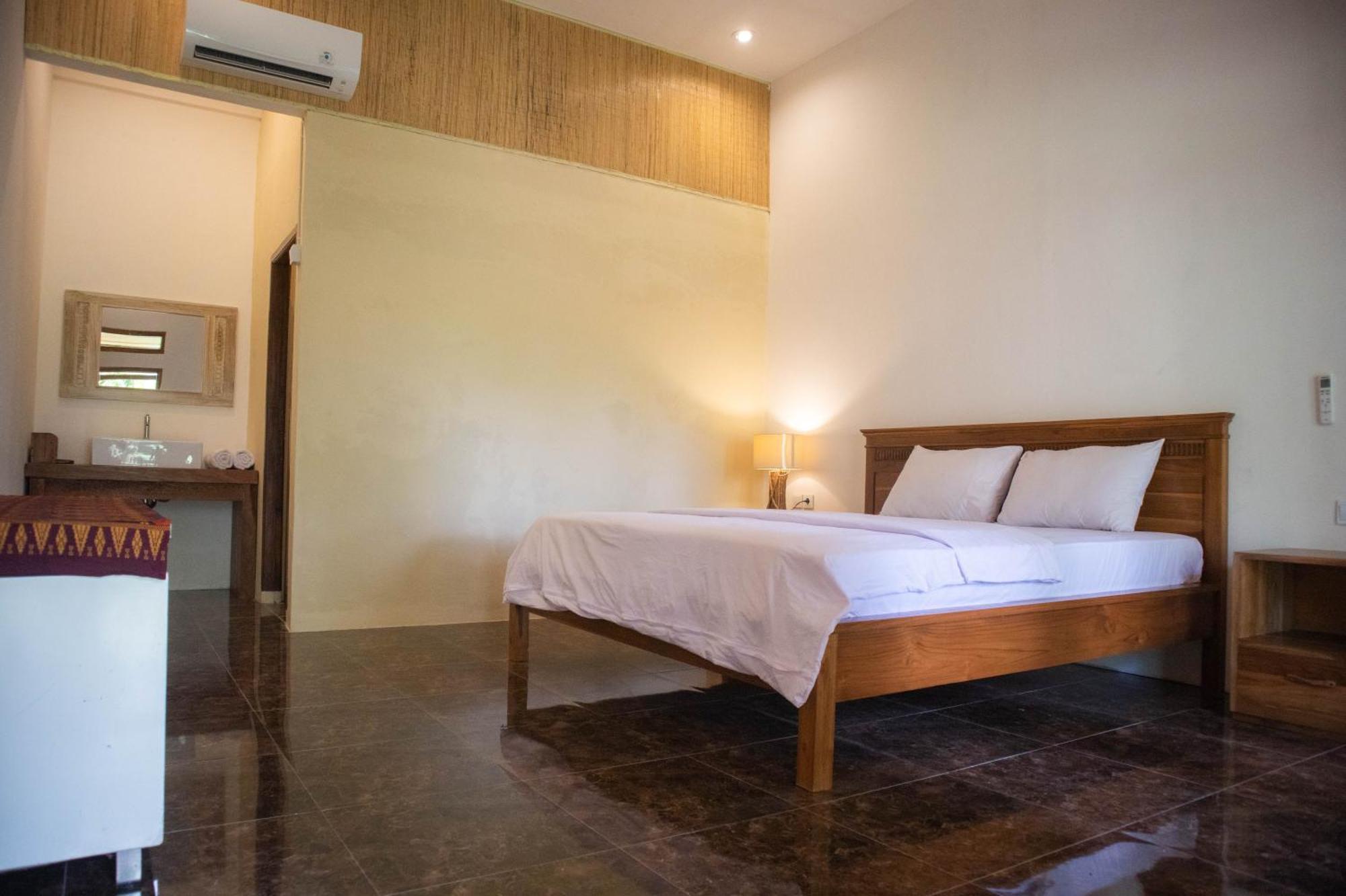 Peraja Bungalows Loyok Sangyang 객실 사진