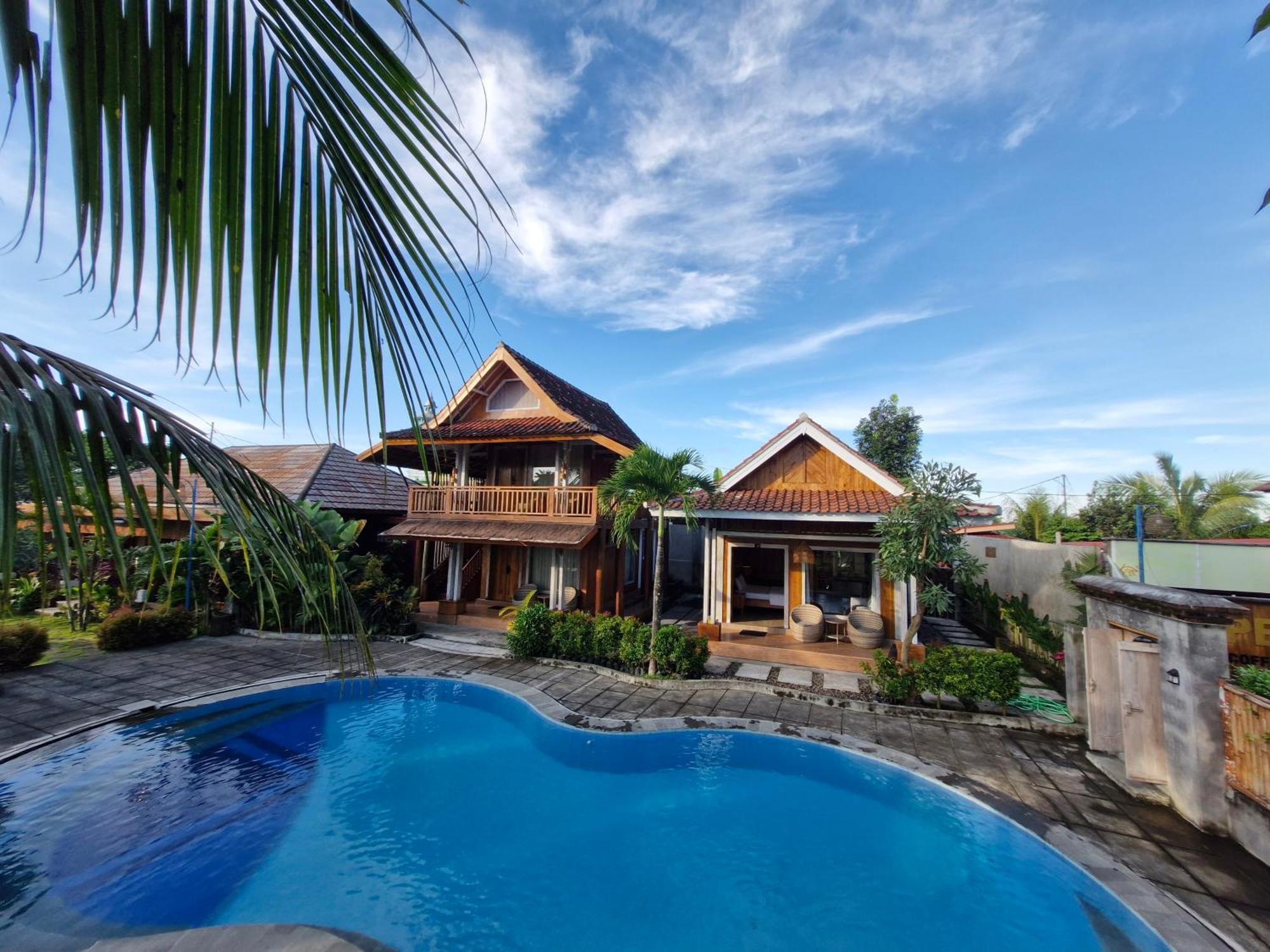 Peraja Bungalows Loyok Sangyang 객실 사진